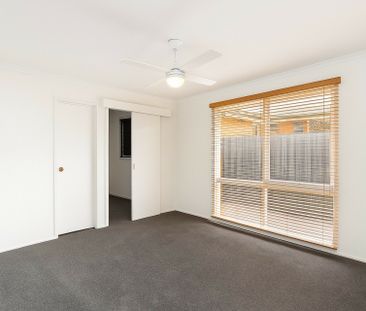 "Perfect Family Living - Close to Schools, Shops & Parks" - Photo 3