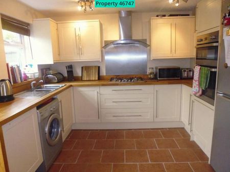 3 bedroom semi-detached house to rent - Photo 5