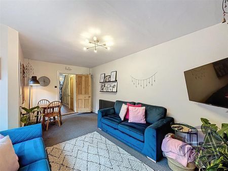 3 bedroom semi-detached house to rent - Photo 3