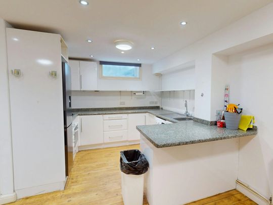 Maisonette to rent on - Photo 1