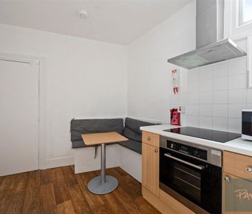 3 bedroom apartment to rent - Photo 6