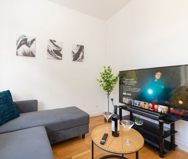 3 Bed Flat, Gunnersbury Avenue, W5 - Photo 1