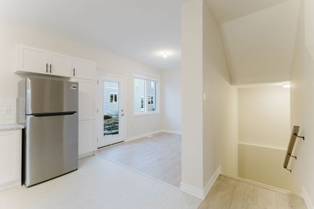 For Lease - 180 Ryan Reynolds Way, Orleans - Cumberland and Area, Ontario - Photo 3