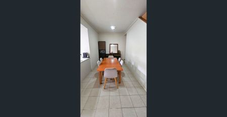 OVERSIZED TOWNHOME! - Photo 5