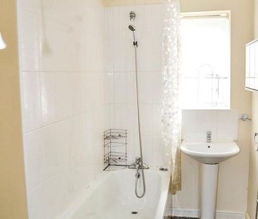 4 bedroom terraced house to rent - Photo 4