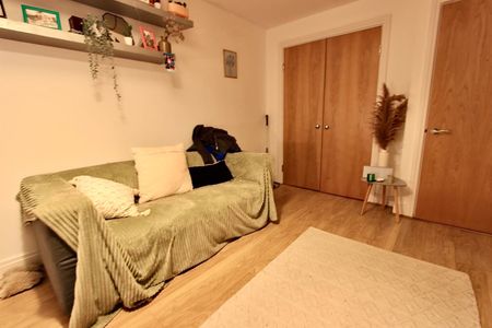 2 Bed Flat, Compass House, SW18 - Photo 4