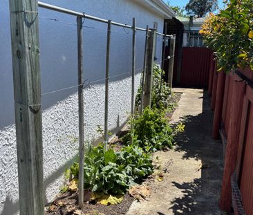 Low maintenance, close to town - Photo 5