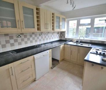 Pitcroft Ave, Reading, RG6 - Photo 1