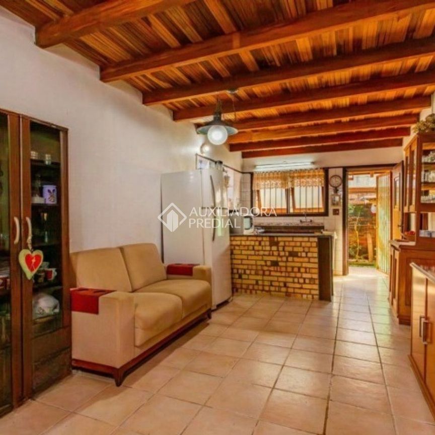 Casa com 3 quartos e 297m² para alugar em Jardim do Salso, Porto Alegre. - Photo 1