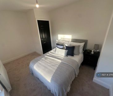 3 bedroom end of terrace house to rent - Photo 4