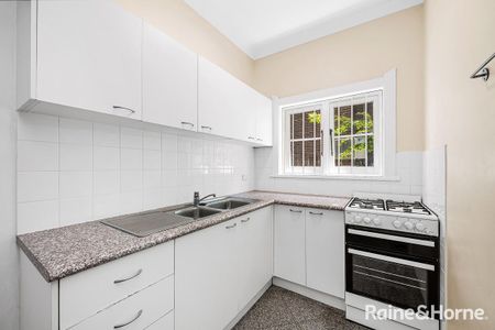 GARDEN APARTMENT IN THE PERFECT BEACHSIDE LOCATION - Photo 4