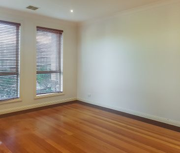 2/67 Russell Crescent, Doncaster East - Photo 2