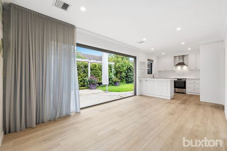 Single-Level Sanctuary - Photo 2