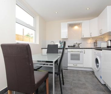 Room in a Shared House, Benson Avenue, E6 - Photo 4