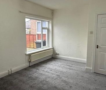 2 bedroom semi-detached house to rent - Photo 5