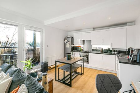 Byron Road, Addlestone, Surrey, KT15 2SX - Photo 2