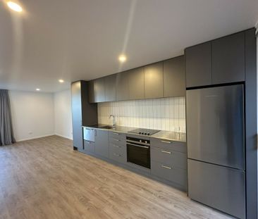 Perfectly located townhouse with stunning views! - Photo 1