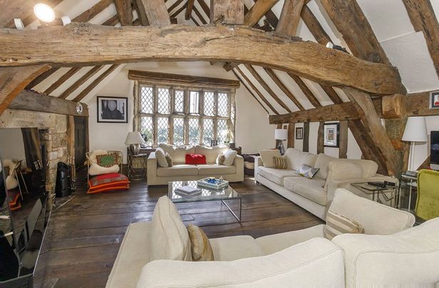 An outstanding and historic Grade II* listed medieval hall which offers the rare combination of immense detail and history, tranquility, exceptional gardens and a convenient location for access to Leeds and Manchester. - Photo 1