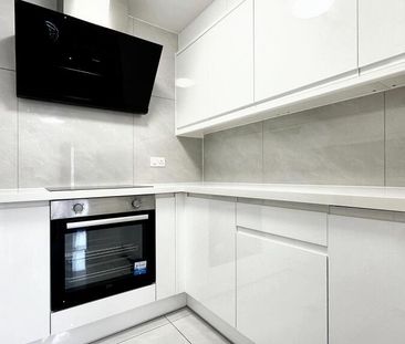3 bedroom flat to rent - Photo 2
