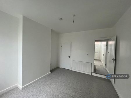 2 bedroom end of terrace house to rent - Photo 4