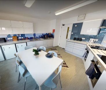 Core En-suite - Photo 6