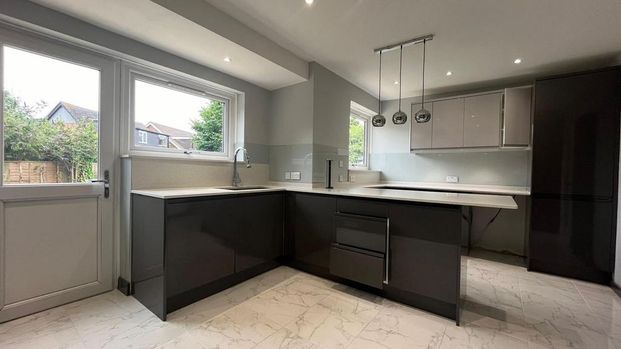 3 bedroom bungalow to rent - Photo 1