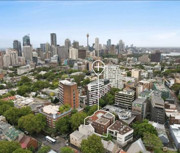 Recently Renovated Art Deco One-Bedroom Apartment - Photo 2
