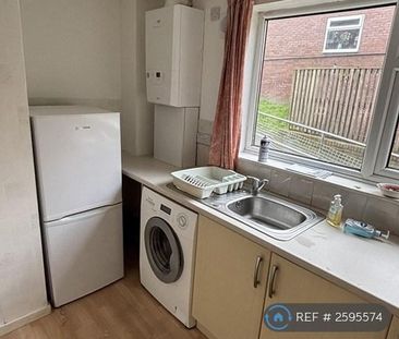2 bedroom flat to rent - Photo 2
