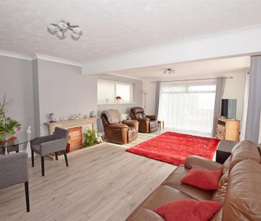 4 bedroom detached bungalow to rent - Photo 2