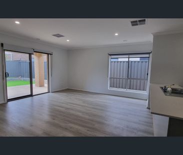Near new 4 bedroom house for rent (13 Drummoyne Street Tarneit) - Photo 5