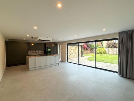 5 bedroom detached bungalow to rent - Photo 5