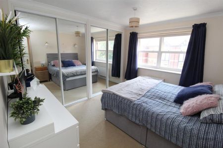 4 bedroom terraced house to rent - Photo 5