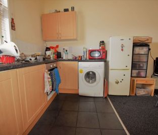 2 bedroom House in Hyde Park, Leeds - Photo 1