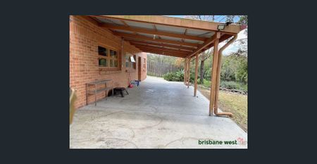 GREAT FAMILY HOME - Photo 3