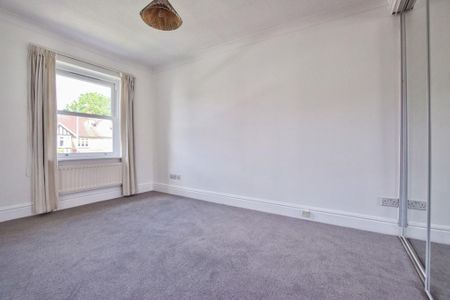 4 bedroom semi-detached house to rent - Photo 4