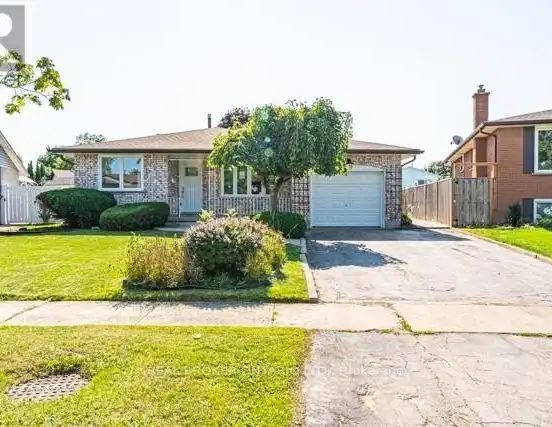 UPPER - 19 ARGYLE COURT — 3 Bedroom - Photo 1