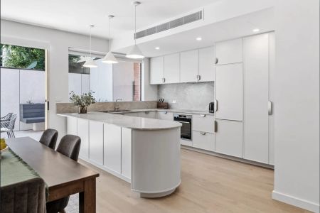 Exquisite Luxury Living! - Photo 4