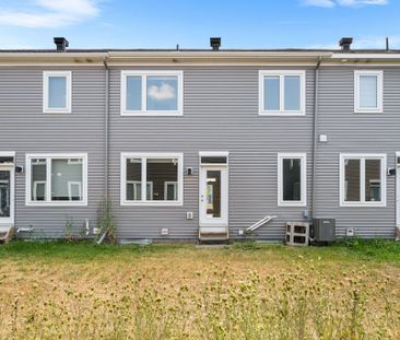 For Lease - 617 Chillerton Drive, Barrhaven, Ontario - Photo 2