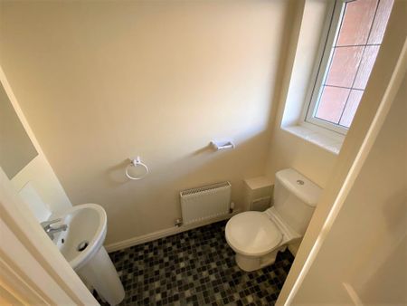 4 bedroom mews to rent - Photo 3