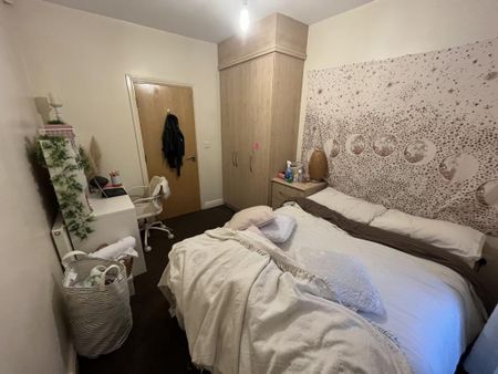 3 bedroom flat to rent - Photo 3