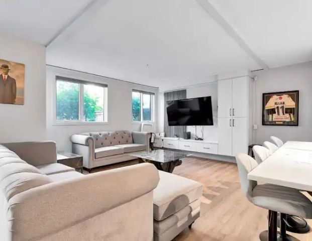 Gorgeous 2x storey condo in Mission, 2x parking spots, 1550 sq feet,fenced yard | Calgary - Photo 1
