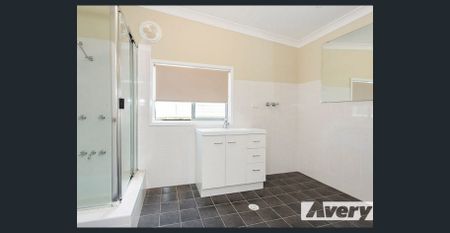 2-Bedroom Cottage with Waterfront Access - Photo 2