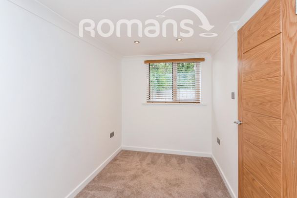 Holly Hedge Road, Frimley, Camberley, GU16 - Photo 1