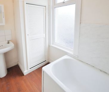 Flat to rent - Upper Wickham Lane, Kent, DA16 - Photo 5