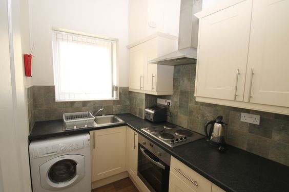 2 Bedroom | Flat 2, 9 North Road East, PL4 6AS - Photo 1