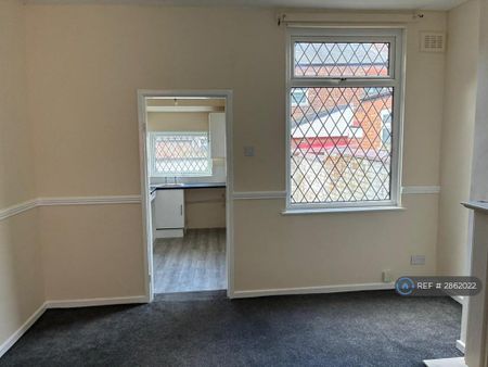 2 bedroom terraced house to rent - Photo 4