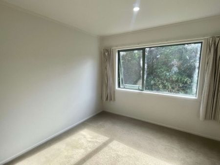 Beautiful modern house in Titirangi - Double garage and off street parking - 1 week RENT FREE. - Photo 5