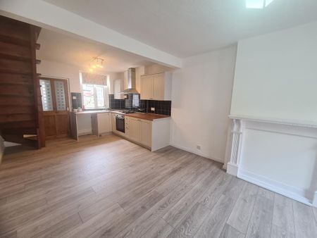 2 bedroom terraced house to rent - Photo 4