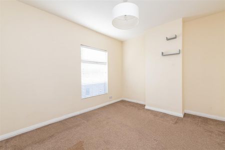 2 bed House - End Terrace To Let - Photo 2