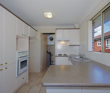 Super Spacious Unit with City Skyline in the Leafy Area - Photo 3